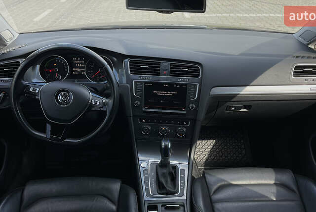 Синий Фольксваген e-Golf, объемом двигателя 0 л и пробегом 174 тыс. км за 9499 $, фото 6 на Automoto.ua