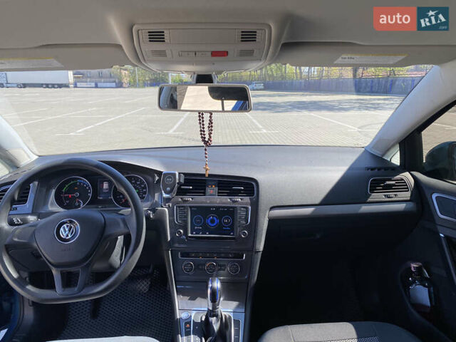 Синий Фольксваген e-Golf, объемом двигателя 0 л и пробегом 55 тыс. км за 14100 $, фото 24 на Automoto.ua