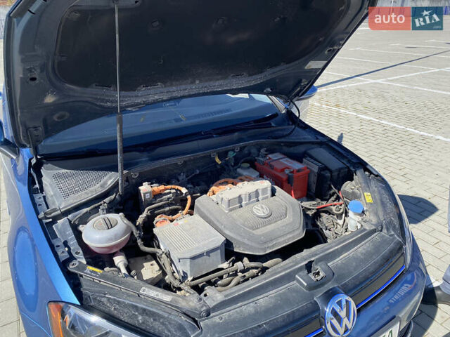 Синий Фольксваген e-Golf, объемом двигателя 0 л и пробегом 55 тыс. км за 14100 $, фото 26 на Automoto.ua