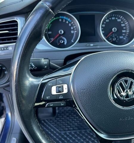 Синий Фольксваген e-Golf, объемом двигателя 0 л и пробегом 87 тыс. км за 8799 $, фото 58 на Automoto.ua