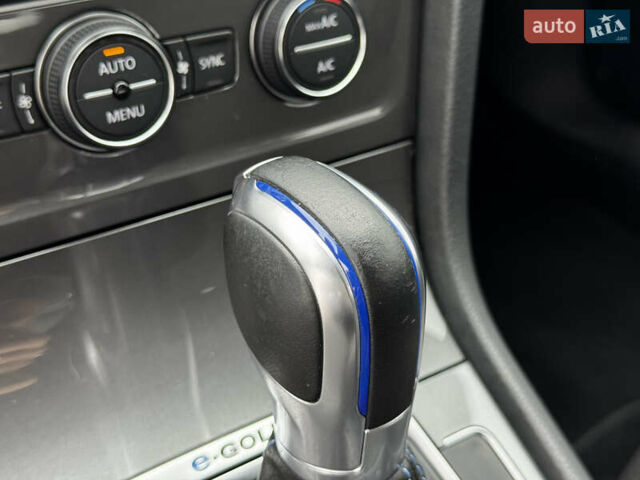 Синій Фольксваген e-Golf, об'ємом двигуна 0 л та пробігом 55 тис. км за 9300 $, фото 37 на Automoto.ua