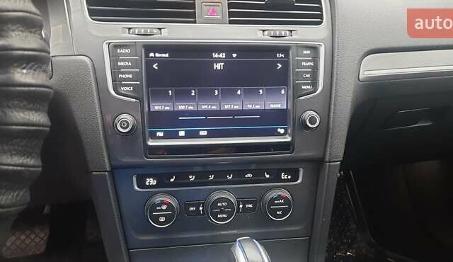 Синий Фольксваген e-Golf, объемом двигателя 0 л и пробегом 115 тыс. км за 10500 $, фото 11 на Automoto.ua