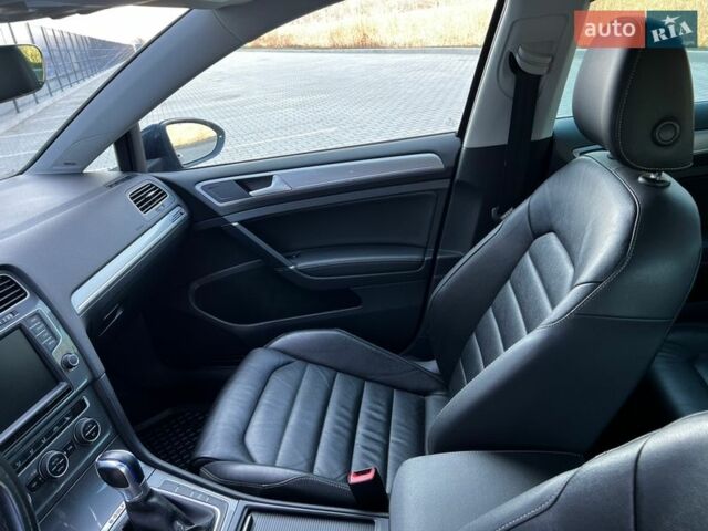 Синий Фольксваген e-Golf, объемом двигателя 0 л и пробегом 87 тыс. км за 8799 $, фото 56 на Automoto.ua