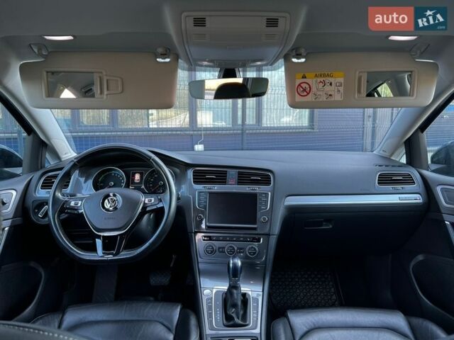 Синий Фольксваген e-Golf, объемом двигателя 0 л и пробегом 87 тыс. км за 8799 $, фото 76 на Automoto.ua