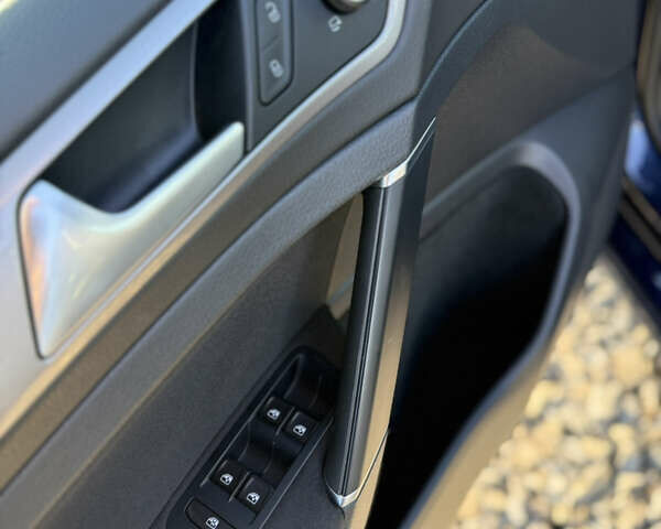 Синий Фольксваген e-Golf, объемом двигателя 0 л и пробегом 58 тыс. км за 9500 $, фото 9 на Automoto.ua