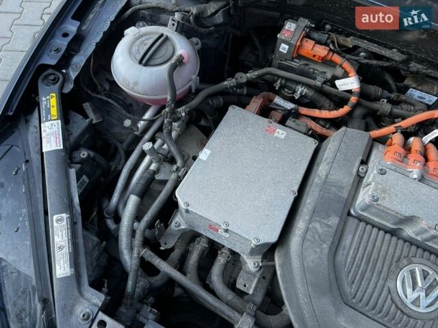 Синий Фольксваген e-Golf, объемом двигателя 0 л и пробегом 87 тыс. км за 8799 $, фото 43 на Automoto.ua