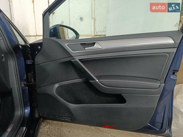 Синий Фольксваген e-Golf, объемом двигателя 0 л и пробегом 80 тыс. км за 8999 $, фото 55 на Automoto.ua