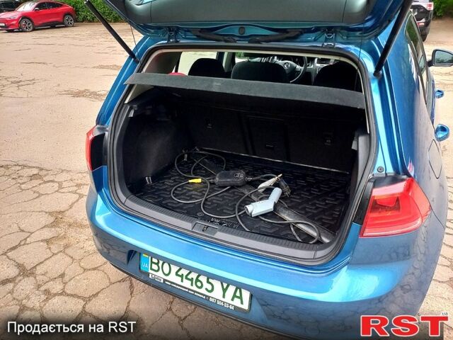 Синий Фольксваген e-Golf, объемом двигателя 80 л и пробегом 75 тыс. км за 9800 $, фото 3 на Automoto.ua