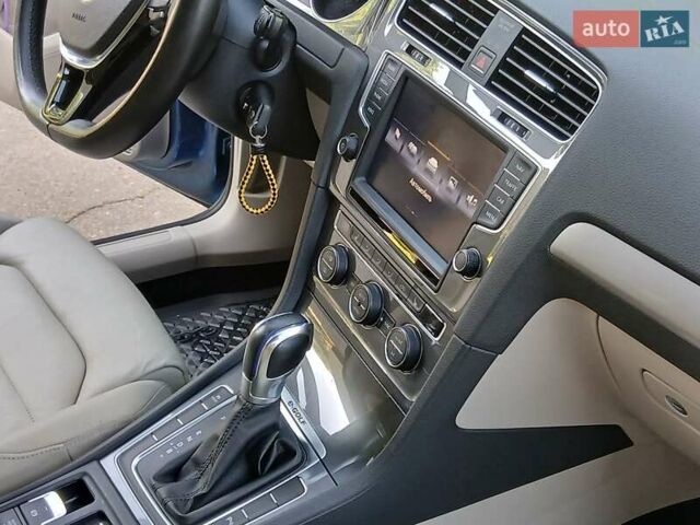 Синий Фольксваген e-Golf, объемом двигателя 0 л и пробегом 104 тыс. км за 10299 $, фото 26 на Automoto.ua