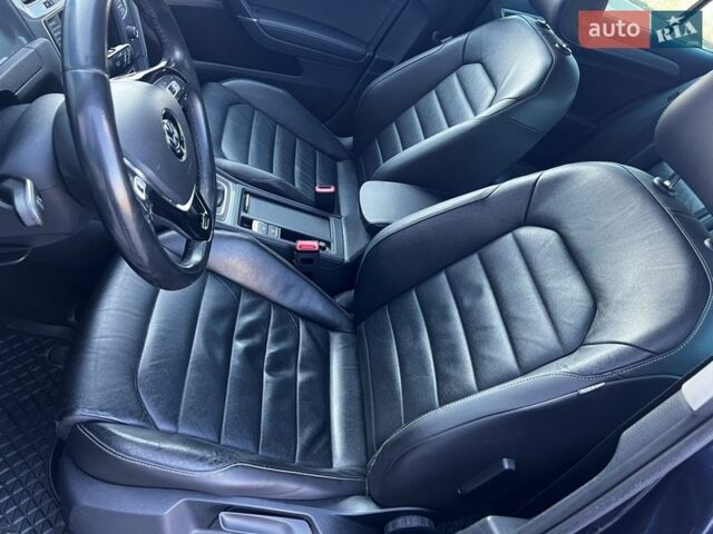 Синий Фольксваген e-Golf, объемом двигателя 0 л и пробегом 87 тыс. км за 8799 $, фото 50 на Automoto.ua