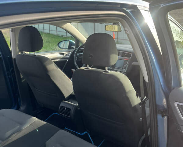 Синий Фольксваген e-Golf, объемом двигателя 0 л и пробегом 100 тыс. км за 11900 $, фото 7 на Automoto.ua