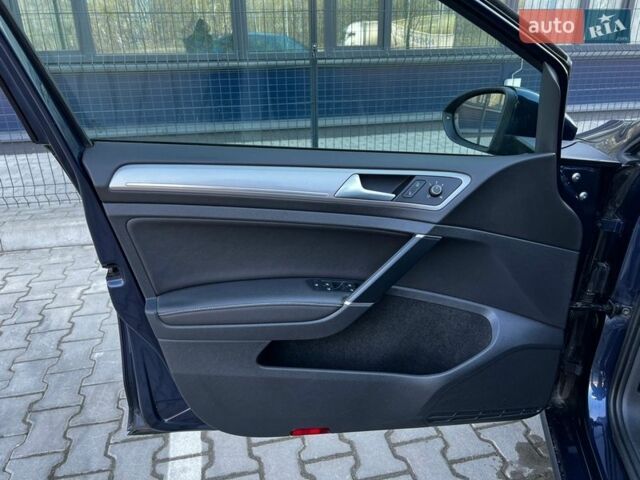 Синий Фольксваген e-Golf, объемом двигателя 0 л и пробегом 87 тыс. км за 8799 $, фото 46 на Automoto.ua