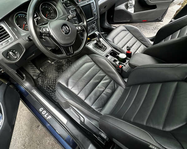 Синий Фольксваген e-Golf, объемом двигателя 0 л и пробегом 108 тыс. км за 9999 $, фото 9 на Automoto.ua