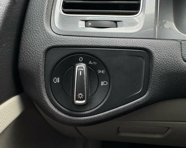 Синий Фольксваген e-Golf, объемом двигателя 0 л и пробегом 113 тыс. км за 8800 $, фото 26 на Automoto.ua