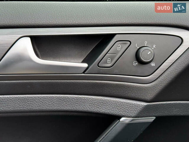 Синий Фольксваген e-Golf, объемом двигателя 0 л и пробегом 100 тыс. км за 14500 $, фото 23 на Automoto.ua