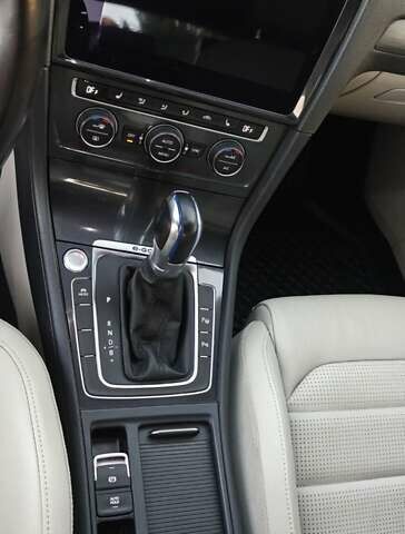 Синий Фольксваген e-Golf, объемом двигателя 0 л и пробегом 150 тыс. км за 13500 $, фото 5 на Automoto.ua
