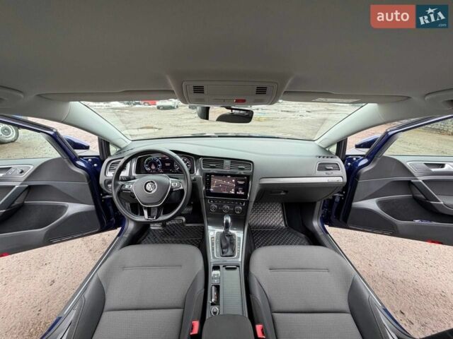 Синий Фольксваген e-Golf, объемом двигателя 0 л и пробегом 103 тыс. км за 12700 $, фото 10 на Automoto.ua