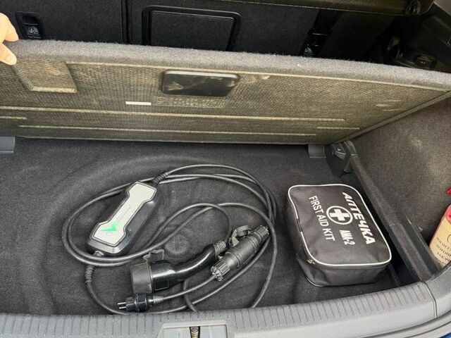 Синій Фольксваген e-Golf, об'ємом двигуна 0 л та пробігом 182 тис. км за 13800 $, фото 2 на Automoto.ua
