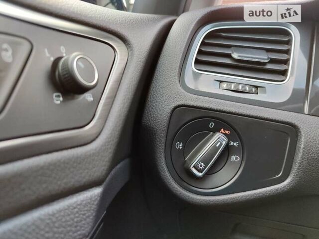 Синій Фольксваген e-Golf, об'ємом двигуна 0 л та пробігом 140 тис. км за 12000 $, фото 24 на Automoto.ua