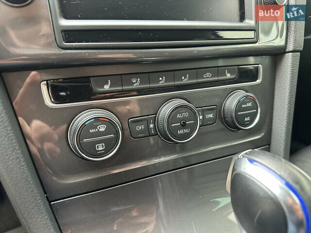 Синий Фольксваген e-Golf, объемом двигателя 0 л и пробегом 70 тыс. км за 12700 $, фото 26 на Automoto.ua