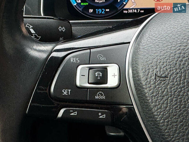 Синий Фольксваген e-Golf, объемом двигателя 0 л и пробегом 100 тыс. км за 14500 $, фото 9 на Automoto.ua