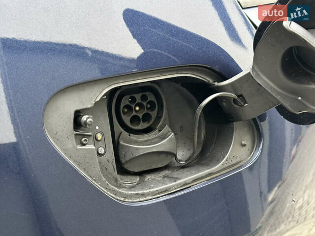 Синий Фольксваген e-Golf, объемом двигателя 0 л и пробегом 70 тыс. км за 12700 $, фото 10 на Automoto.ua