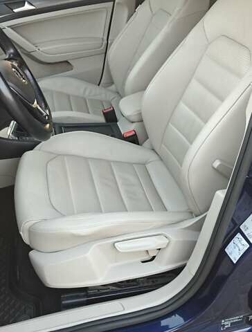 Синий Фольксваген e-Golf, объемом двигателя 0 л и пробегом 150 тыс. км за 13500 $, фото 10 на Automoto.ua