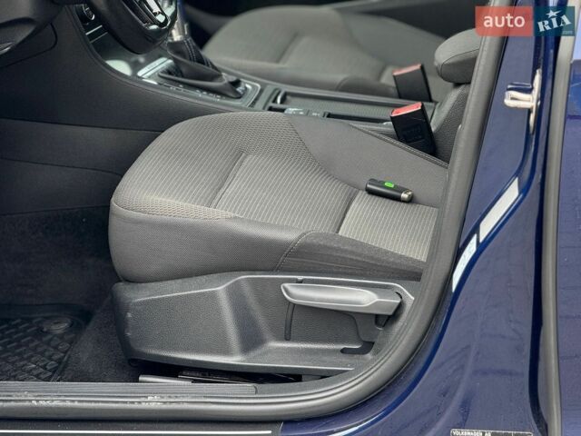 Синий Фольксваген e-Golf, объемом двигателя 0 л и пробегом 124 тыс. км за 13999 $, фото 13 на Automoto.ua