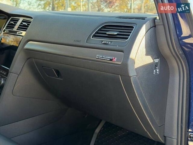 Синий Фольксваген e-Golf, объемом двигателя 0 л и пробегом 134 тыс. км за 13500 $, фото 32 на Automoto.ua