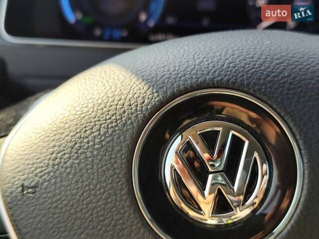Синий Фольксваген e-Golf, объемом двигателя 0 л и пробегом 104 тыс. км за 14599 $, фото 20 на Automoto.ua