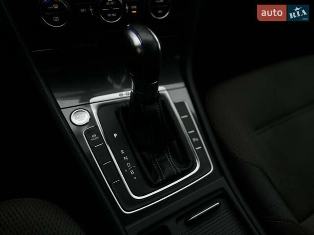 Синий Фольксваген e-Golf, объемом двигателя 0 л и пробегом 138 тыс. км за 12900 $, фото 26 на Automoto.ua