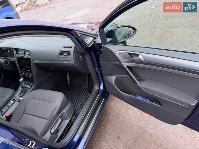 Синий Фольксваген e-Golf, объемом двигателя 0 л и пробегом 103 тыс. км за 12700 $, фото 15 на Automoto.ua