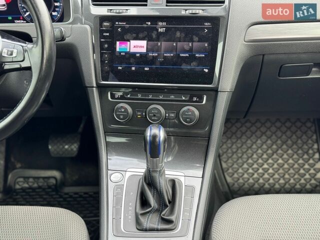Синий Фольксваген e-Golf, объемом двигателя 0 л и пробегом 124 тыс. км за 13999 $, фото 14 на Automoto.ua