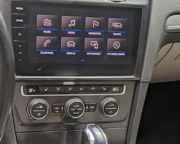 Синий Фольксваген e-Golf, объемом двигателя 0 л и пробегом 89 тыс. км за 13800 $, фото 8 на Automoto.ua