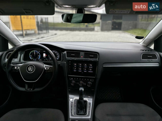 Синий Фольксваген e-Golf, объемом двигателя 0 л и пробегом 138 тыс. км за 12900 $, фото 30 на Automoto.ua