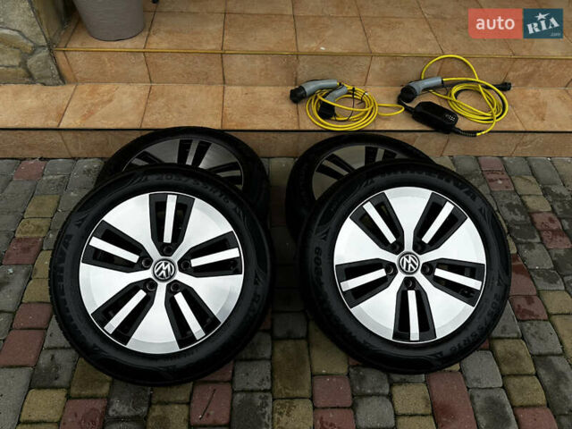 Синий Фольксваген e-Golf, объемом двигателя 0 л и пробегом 138 тыс. км за 12900 $, фото 32 на Automoto.ua