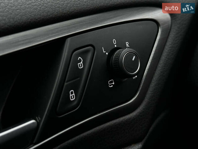 Синий Фольксваген e-Golf, объемом двигателя 0 л и пробегом 138 тыс. км за 12900 $, фото 21 на Automoto.ua