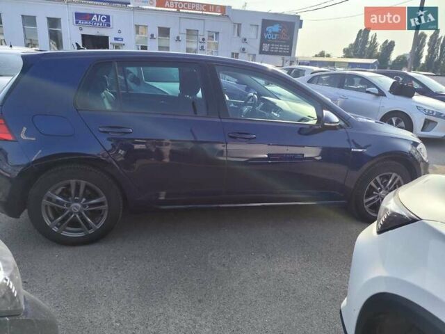 Синий Фольксваген e-Golf, объемом двигателя 0 л и пробегом 104 тыс. км за 14599 $, фото 8 на Automoto.ua