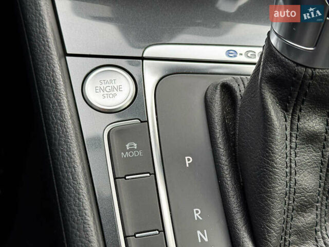 Синий Фольксваген e-Golf, объемом двигателя 0 л и пробегом 100 тыс. км за 14500 $, фото 13 на Automoto.ua
