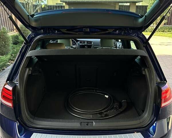 Синий Фольксваген e-Golf, объемом двигателя 0 л и пробегом 90 тыс. км за 13900 $, фото 23 на Automoto.ua