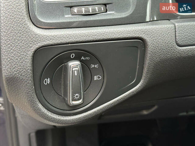 Синий Фольксваген e-Golf, объемом двигателя 0 л и пробегом 100 тыс. км за 14500 $, фото 22 на Automoto.ua