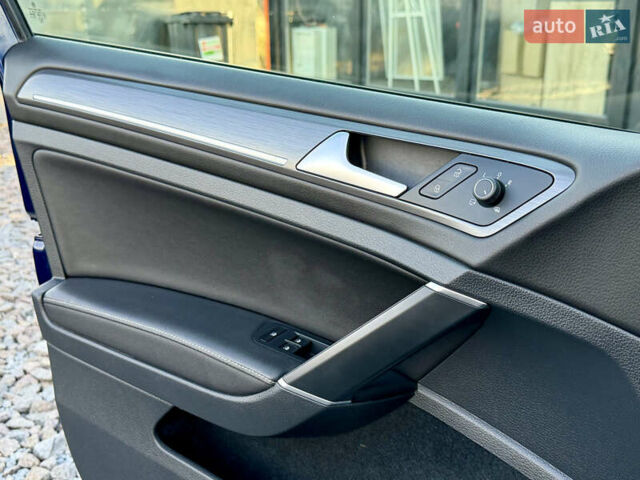 Синий Фольксваген e-Golf, объемом двигателя 0 л и пробегом 119 тыс. км за 14200 $, фото 24 на Automoto.ua