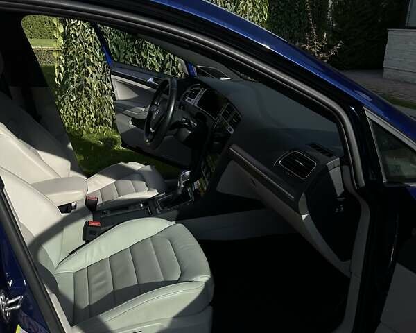 Синий Фольксваген e-Golf, объемом двигателя 0 л и пробегом 90 тыс. км за 13900 $, фото 10 на Automoto.ua