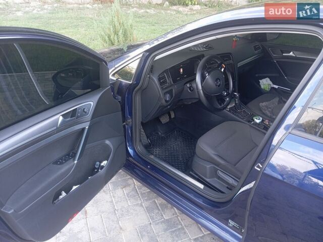 Синий Фольксваген e-Golf, объемом двигателя 0 л и пробегом 180 тыс. км за 12500 $, фото 4 на Automoto.ua