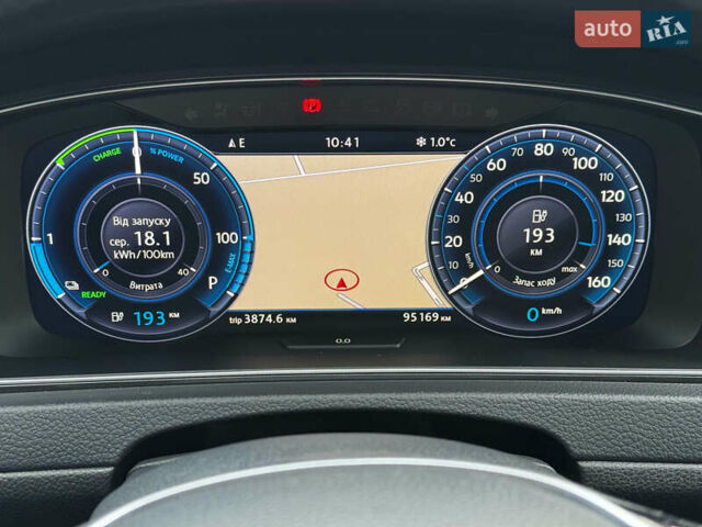 Синий Фольксваген e-Golf, объемом двигателя 0 л и пробегом 100 тыс. км за 14500 $, фото 11 на Automoto.ua