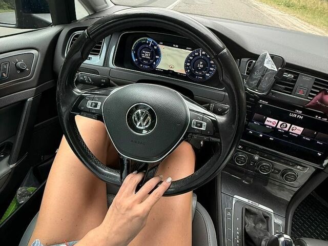 Синий Фольксваген e-Golf, объемом двигателя 0 л и пробегом 136 тыс. км за 14000 $, фото 19 на Automoto.ua