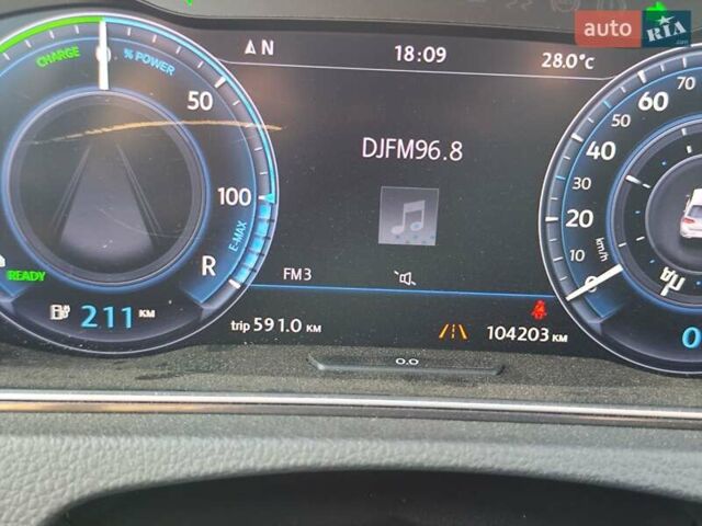 Синий Фольксваген e-Golf, объемом двигателя 0 л и пробегом 104 тыс. км за 14599 $, фото 22 на Automoto.ua