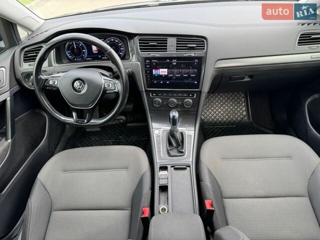 Синий Фольксваген e-Golf, объемом двигателя 0 л и пробегом 124 тыс. км за 13999 $, фото 21 на Automoto.ua