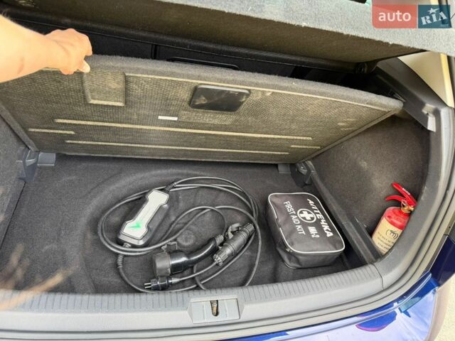 Синій Фольксваген e-Golf, об'ємом двигуна 0 л та пробігом 182 тис. км за 13800 $, фото 3 на Automoto.ua