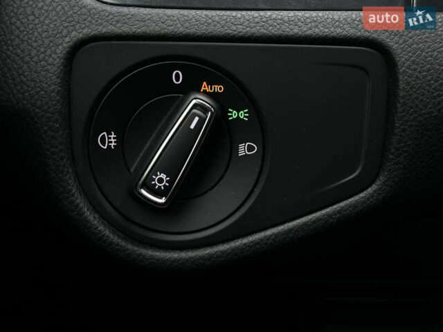 Синий Фольксваген e-Golf, объемом двигателя 0 л и пробегом 138 тыс. км за 12900 $, фото 20 на Automoto.ua